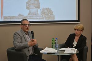 „Symbole (nie)pamięci? Wokół sporów o ulice i pomniki”. Spotkanie z dr. Maciejem Korkuciem w Kielcach