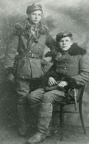 Józef Herzog (z prawej), obrońca Lwowa. 1919. Fot. ze zbiorów Alicji Kwapień