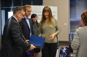 Wręczenie certyfikatów uczestnikom szkoleń organizowanych w Kielcach przez IPN i MEN