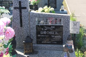 Znicz na grobie Bronisława Drobka