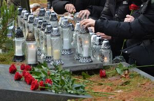 Uroczystość poświęcona ofiarom niemieckich egzekucji w Puszczy Niepołomickiej. Fot. Janusz Ślęzak (IPN)