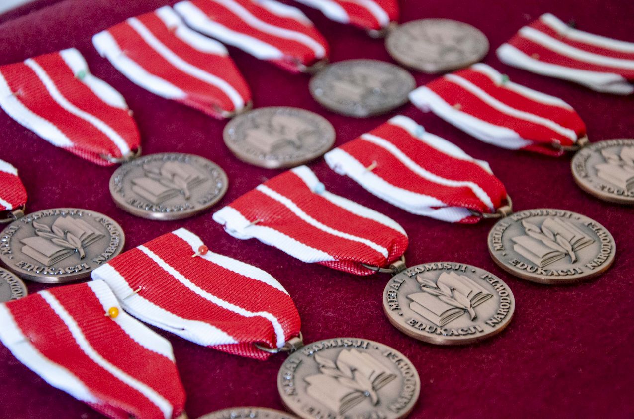 Medale KEN dla pracowników krakowskiego IPN - Aktualności - Instytut Pamięci Narodowej - Kraków