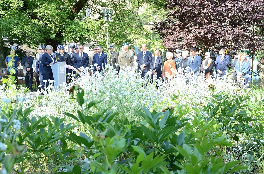 Uroczystość na pl. Axentowicza w Krakowie. Fot. Janusz Ślęzak (IPN)