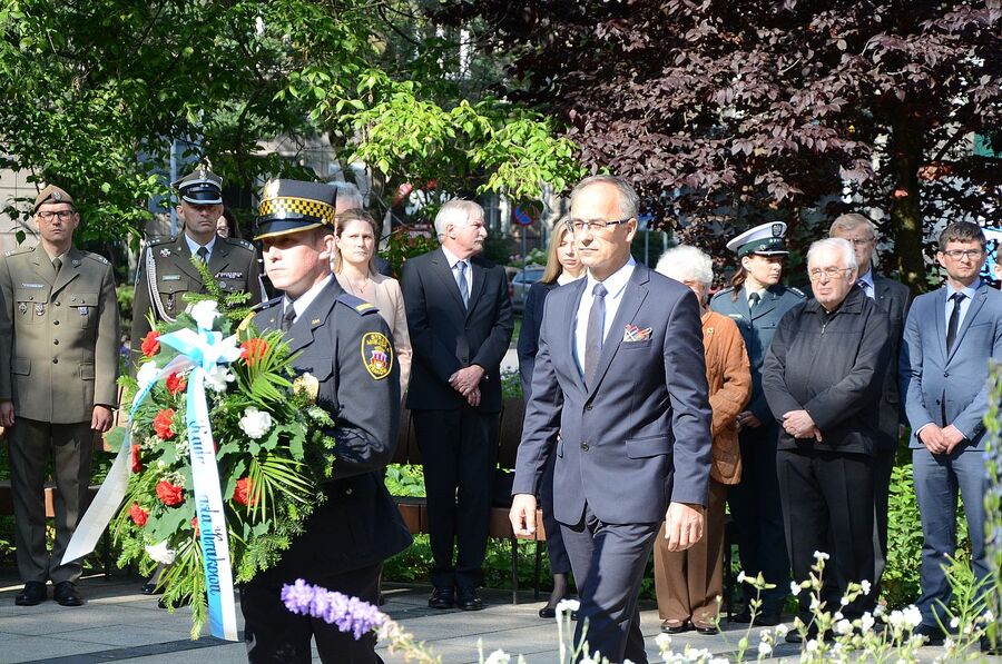Uroczystość na pl. Axentowicza w Krakowie. Fot. Janusz Ślęzak (IPN)