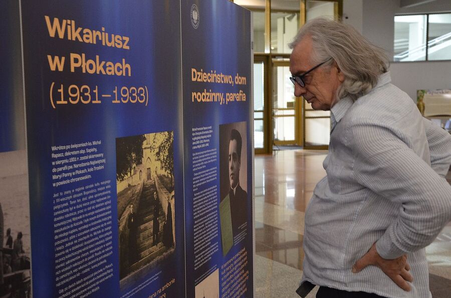 W łagiewnickim sanktuarium otwarto wystawę IPN o ks. Michale Rapaczu. Fot. Janusz Ślęzak (IPN)