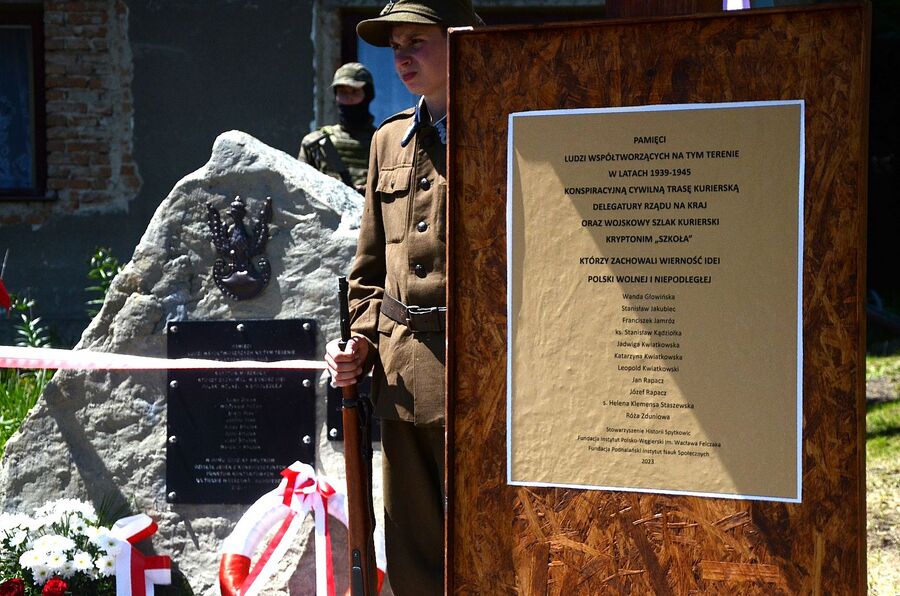 W Jabłonce odsłonięto tablicę kurierów Polskiego Państwa Podziemnego. Fot. Janusz Ślęzak (IPN)