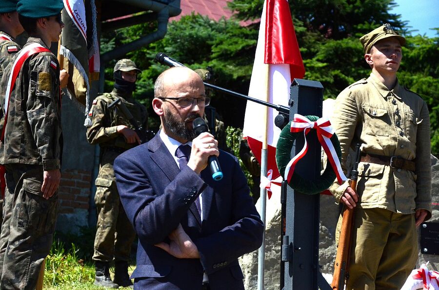 W Jabłonce odsłonięto tablicę kurierów Polskiego Państwa Podziemnego. Fot. Janusz Ślęzak (IPN)