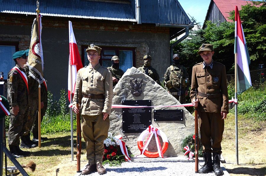 W Jabłonce odsłonięto tablicę kurierów Polskiego Państwa Podziemnego. Fot. Janusz Ślęzak (IPN)