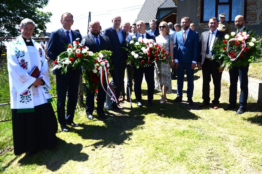 W Jabłonce odsłonięto tablicę kurierów Polskiego Państwa Podziemnego. Fot. Janusz Ślęzak (IPN)