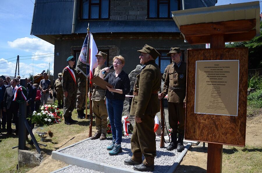 W Jabłonce odsłonięto tablicę kurierów Polskiego Państwa Podziemnego. Fot. Janusz Ślęzak (IPN)