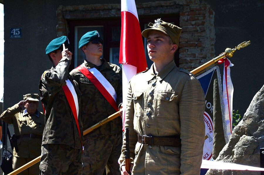 W Jabłonce odsłonięto tablicę kurierów Polskiego Państwa Podziemnego. Fot. Janusz Ślęzak (IPN)