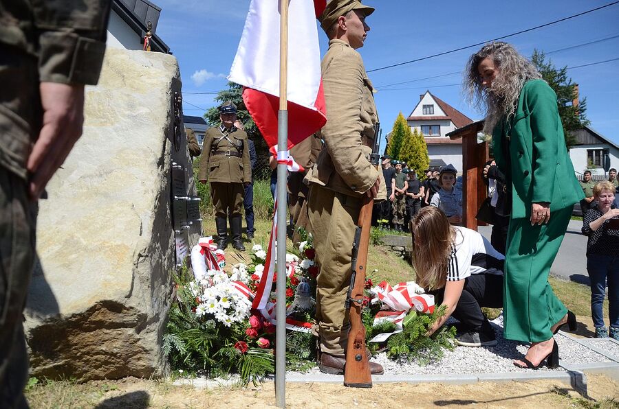 W Jabłonce odsłonięto tablicę kurierów Polskiego Państwa Podziemnego. Fot. Janusz Ślęzak (IPN)