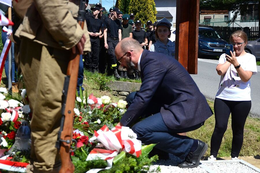 W Jabłonce odsłonięto tablicę kurierów Polskiego Państwa Podziemnego. Fot. Janusz Ślęzak (IPN)