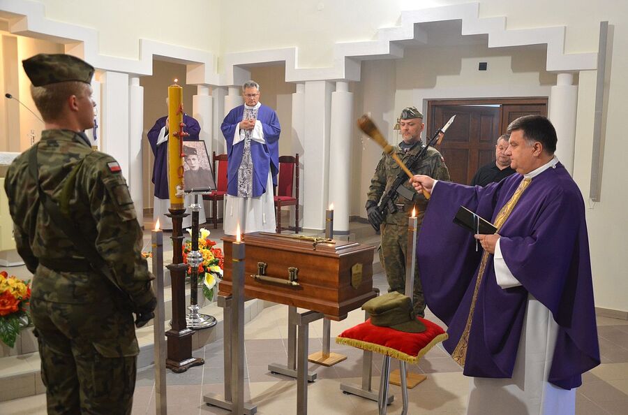 Wadowice. Uroczystości pogrzebowe Mariana Misiaka, Żołnierza Wyklętego. Fot. Janusz Ślęzak (IPN)