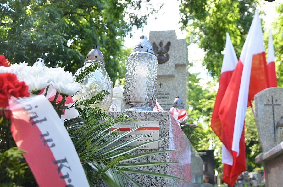 Nowy nagrobek phm. Władysława Mitkowskiego. Fot. Janusz Ślęzak (IPN)