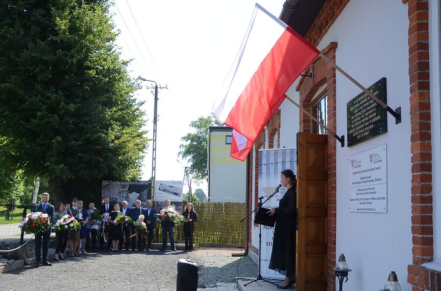 Uroczystość pamięci więźniarek karnej kompanii kobiet KL Auschwitz – Bor/Budy. Fot. Janusz Ślęzak (IPN)