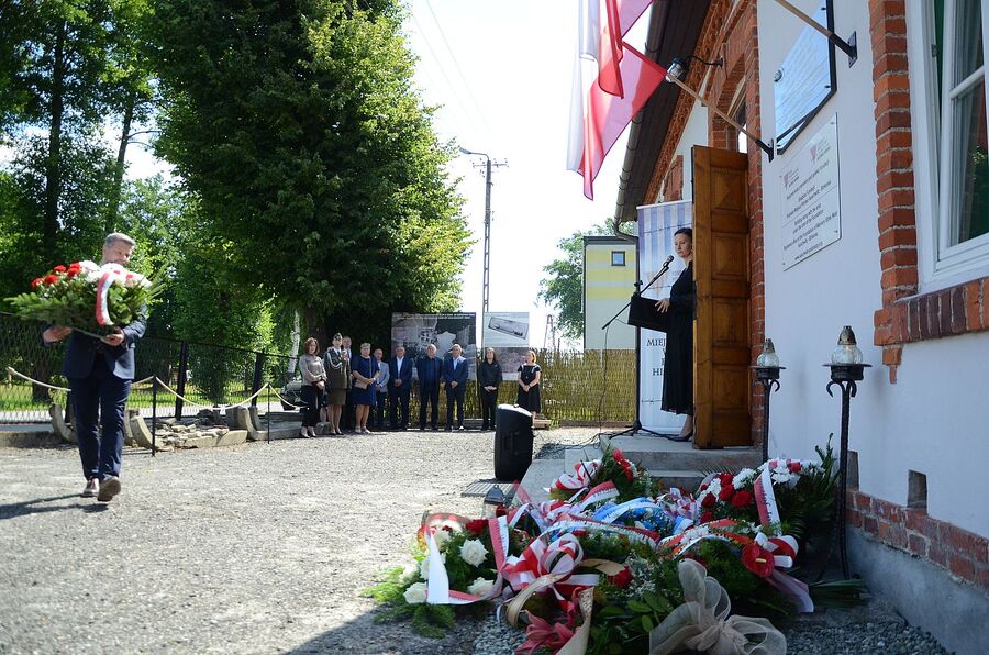 Uroczystość pamięci więźniarek karnej kompanii kobiet KL Auschwitz – Bor/Budy. Fot. Janusz Ślęzak (IPN)