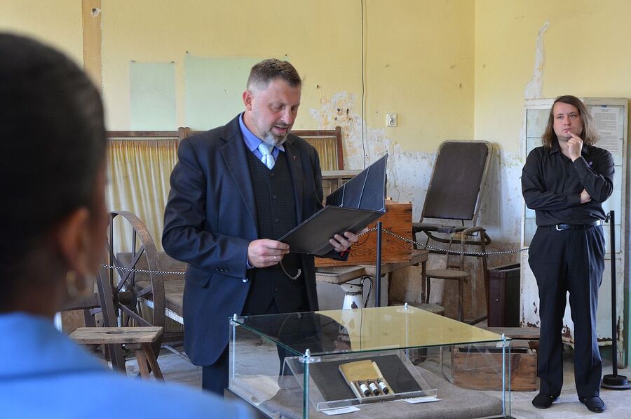 Uroczystość pamięci więźniarek karnej kompanii kobiet KL Auschwitz – Bor/Budy. Fot. Janusz Ślęzak (IPN)