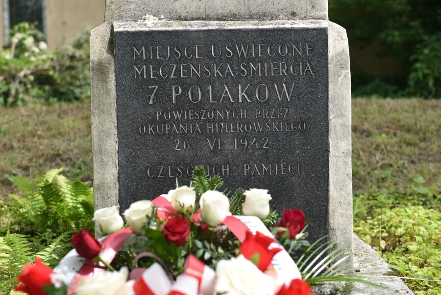 Upamiętnienie ofiar pierwszej publicznej egzekucji przeprowadzonej przez Niemców w Krakowie 26 czerwca 1942 r. Fot. Żaneta Wierzgacz (IPN)