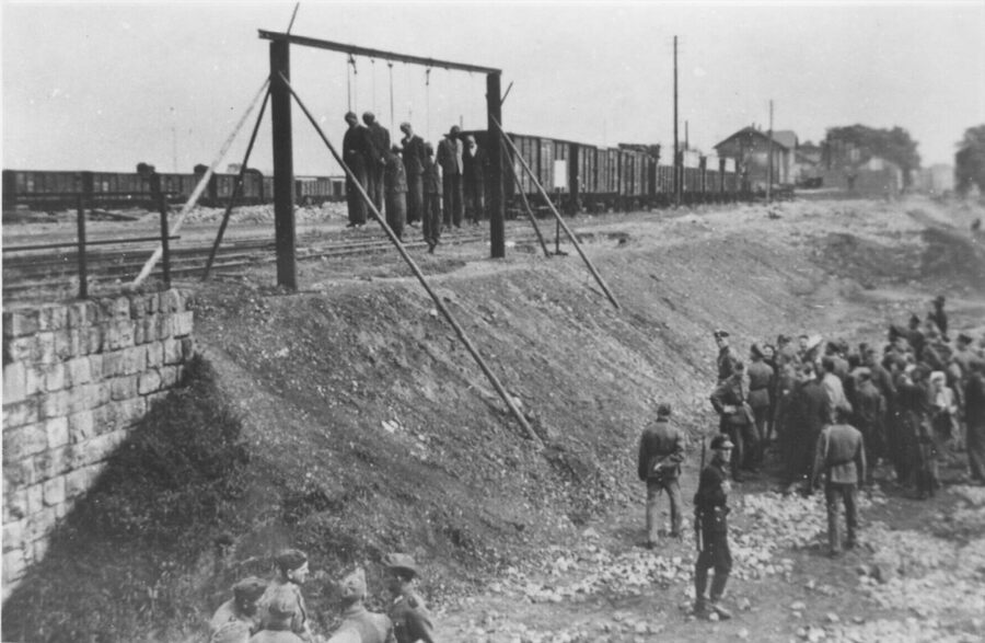 Pierwsza publiczna egzekucja przeprowadzona przez Niemców w Krakowie 26 czerwca 1942 r. Źródło: Archiwum IPN