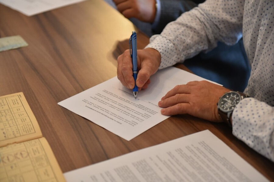 Pamiętniki oficera 51 Pułku Piechoty Strzelców Kresowych z lat 1939-1940 przekazane do krakowskiego oddziału IPN. Fot. Żaneta Wierzgacz (IPN)