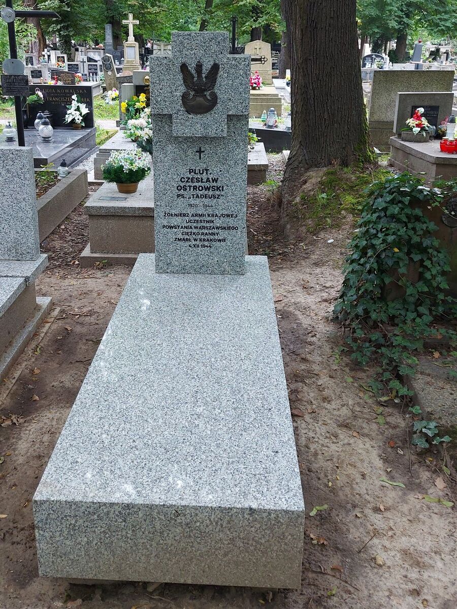Nowy nagrobek Czesława Ostrowskiego. Fot. IPN