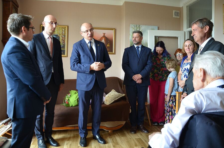 Sędzia Andrzej Jankowski został uhonorowany złotym medalem Reipublicae Memoriae Meritum. Fot. Janusz Ślęzak (IPN)