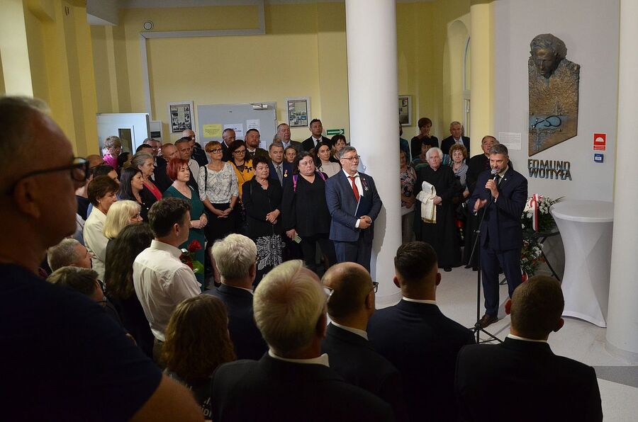 Jaroszowiec. Uroczystość odsłonięcia tablicy poświęconej Ignacemu Mościckiemu. Fot. Janusz Ślęzak (IPN)