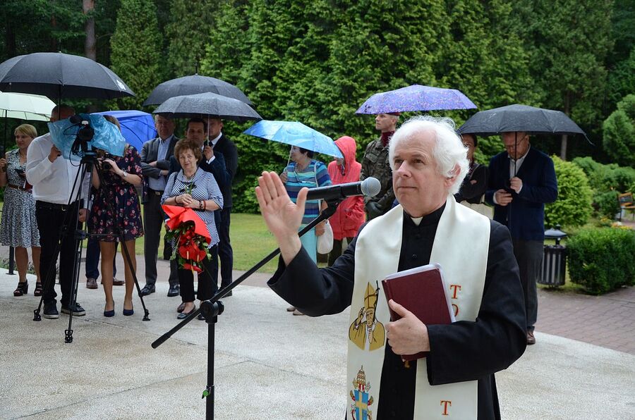 Jaroszowiec. Uroczystość odsłonięcia tablicy poświęconej Ignacemu Mościckiemu. Fot. Janusz Ślęzak (IPN)