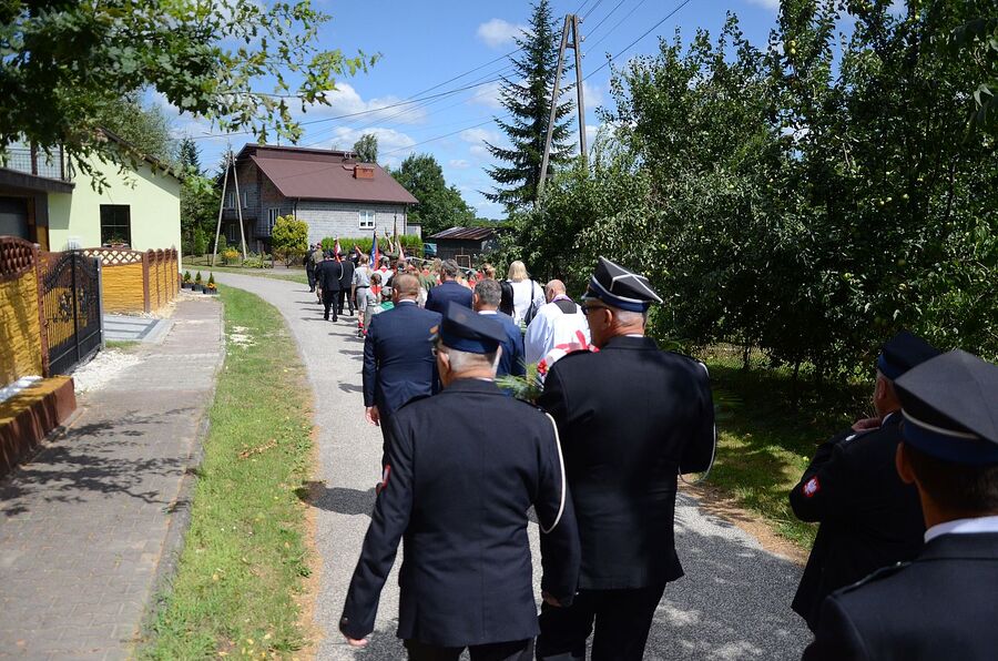 Uroczystości ku czci ofiary niemieckiej zbrodni w Danielniku. Fot. Janusz Ślęzak (IPN)