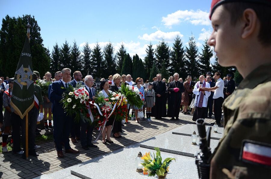 Uroczystości ku czci ofiary niemieckiej zbrodni w Danielniku. Fot. Janusz Ślęzak (IPN)