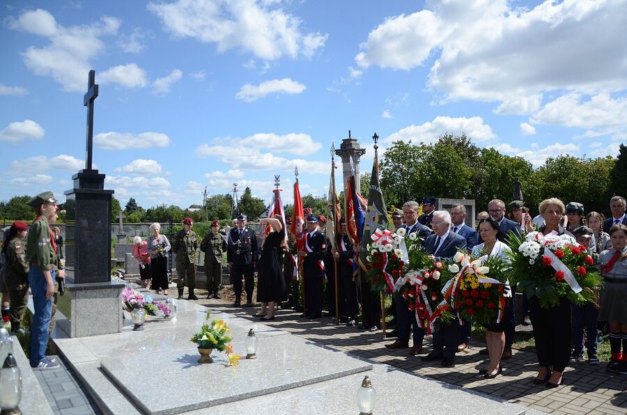 Uroczystości ku czci ofiary niemieckiej zbrodni w Danielniku. Fot. Janusz Ślęzak (IPN)