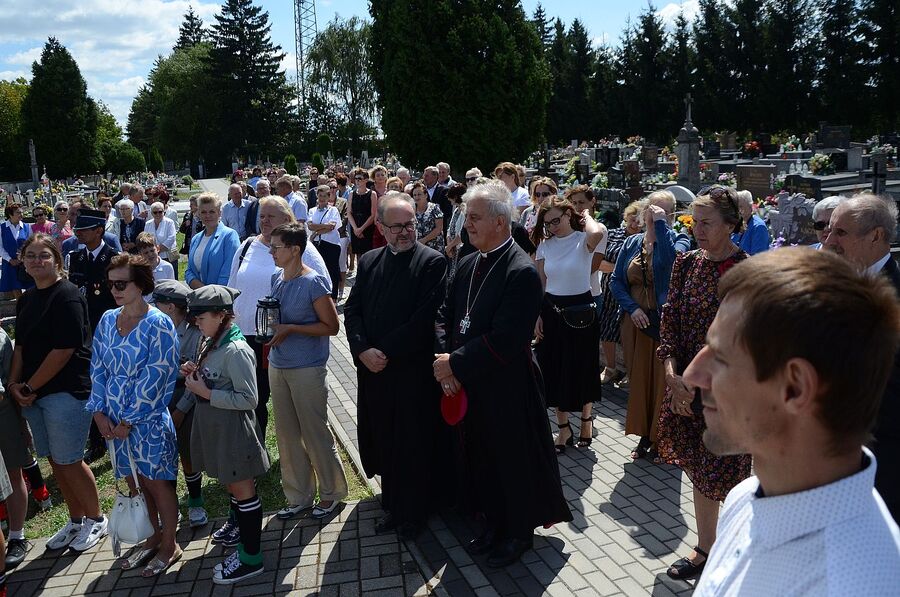 Uroczystości ku czci ofiary niemieckiej zbrodni w Danielniku. Fot. Janusz Ślęzak (IPN)