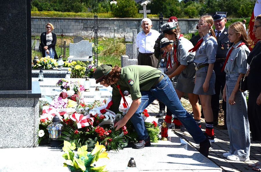 Uroczystości ku czci ofiary niemieckiej zbrodni w Danielniku. Fot. Janusz Ślęzak (IPN)
