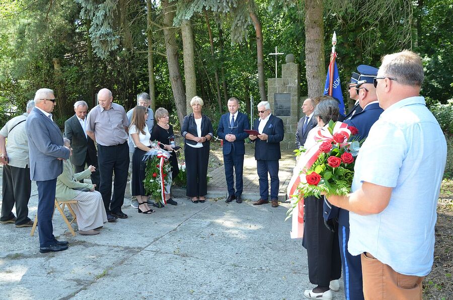 Uroczystości ku czci ofiary niemieckiej zbrodni w Danielniku. Fot. Janusz Ślęzak (IPN)