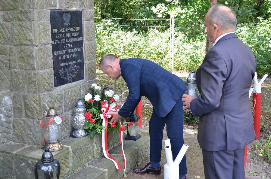 Uroczystości ku czci ofiary niemieckiej zbrodni w Danielniku. Fot. Janusz Ślęzak (IPN)
