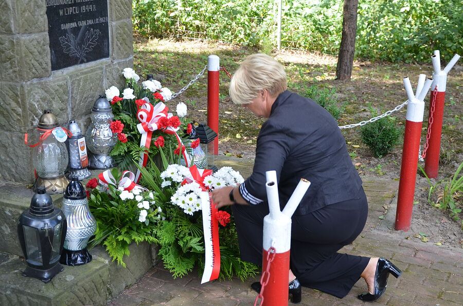 Uroczystości ku czci ofiary niemieckiej zbrodni w Danielniku. Fot. Janusz Ślęzak (IPN)