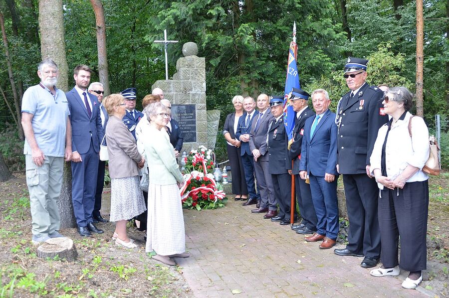 Uroczystości ku czci ofiary niemieckiej zbrodni w Danielniku. Fot. Janusz Ślęzak (IPN)