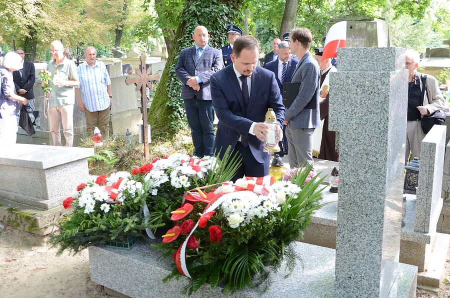 Krakowski IPN wyremontował groby powstańców warszawskich na cmentarzu Rakowickim. Fot. Janusz Ślęzak (IPN)