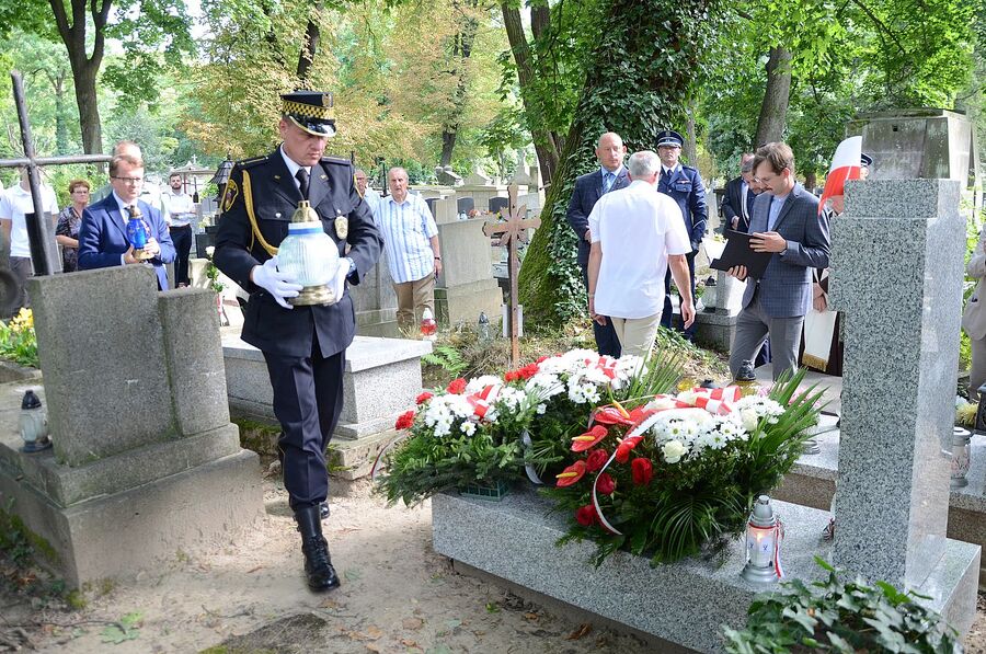 Krakowski IPN wyremontował groby powstańców warszawskich na cmentarzu Rakowickim. Fot. Janusz Ślęzak (IPN)