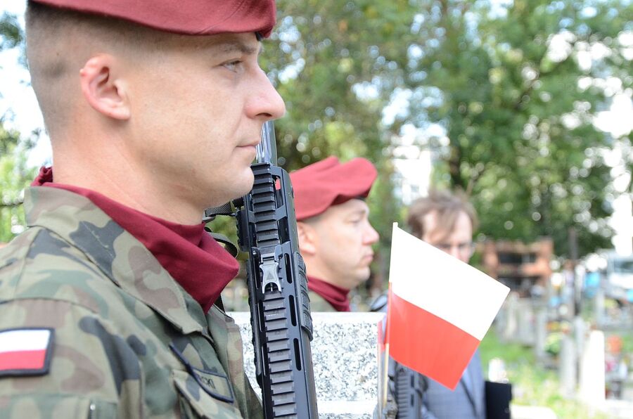 Krakowski IPN wyremontował groby powstańców warszawskich na cmentarzu Rakowickim. Fot. Janusz Ślęzak (IPN)