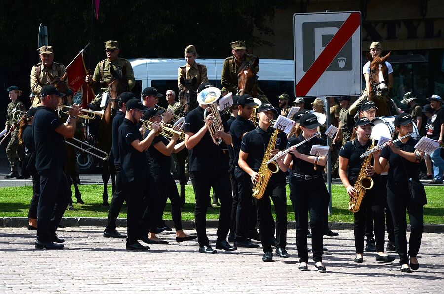 Uczestnicy Marszu Szlakiem Pierwszej Kompanii Kadrowej w Miechowie. Fot. Janusz Ślęzak (IPN)
