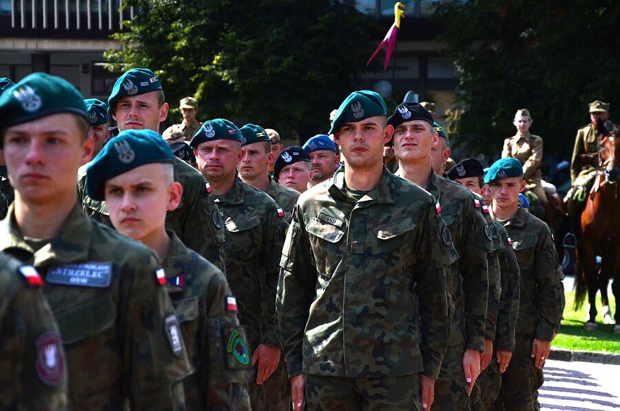 Uczestnicy Marszu Szlakiem Pierwszej Kompanii Kadrowej w Miechowie. Fot. Janusz Ślęzak (IPN)