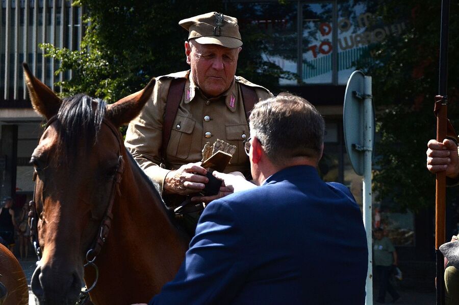 Uczestnicy Marszu Szlakiem Pierwszej Kompanii Kadrowej w Miechowie. Fot. Janusz Ślęzak (IPN)
