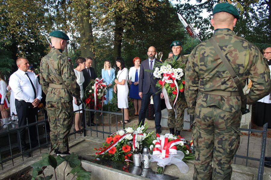 Uroczystości w Porębie Dzierżnej. Fot. Jakub Ryba (IPN)