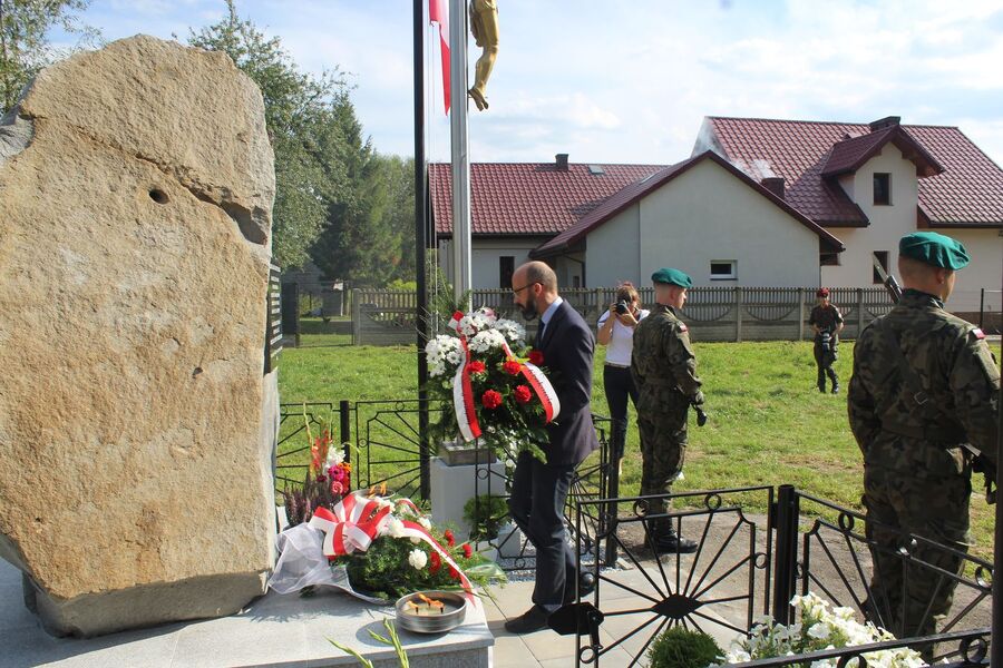 Uroczystości w Porębie Dzierżnej. Fot. Jakub Ryba (IPN)