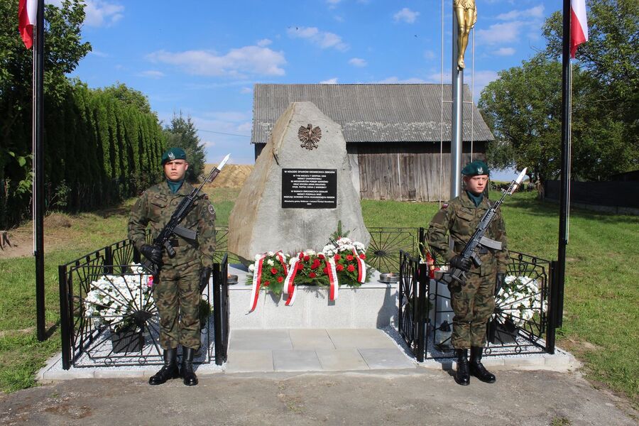Uroczystości w Porębie Dzierżnej. Fot. Jakub Ryba (IPN)