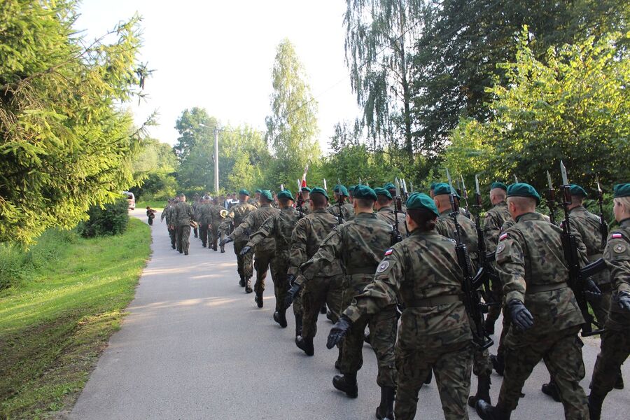 Uroczystości w Porębie Dzierżnej. Fot. Jakub Ryba (IPN)
