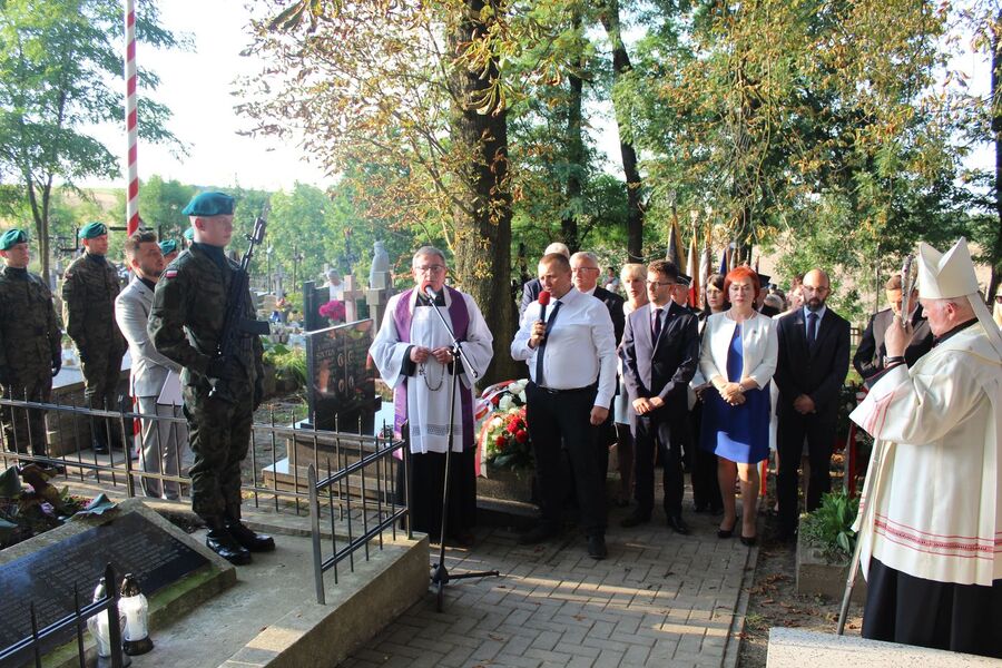 Uroczystości w Porębie Dzierżnej. Fot. Jakub Ryba (IPN)