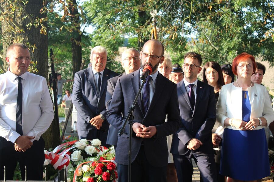 Uroczystości w Porębie Dzierżnej. Fot. Jakub Ryba (IPN)